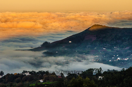 El mar de nubes es la materia prima en Gran Canaria para la obtención del agua de niebla a través de los atrapanubes